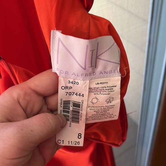 Dress - Picture 4 of 6